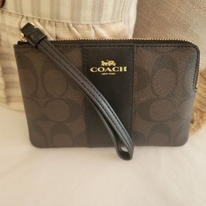 NWT Coach Corner Zip Wristlet